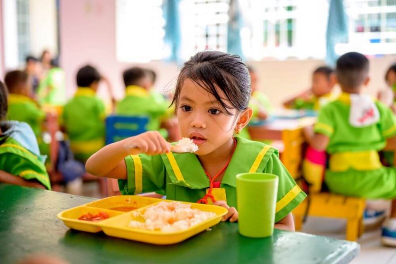Die Kinder erhalten in der Vorschule vitaminreiche Mahlzeiten.